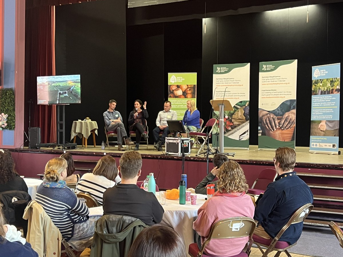 Food Sense Wales / Synnwyr Bwyd Cymru (@foodsensewales) on Twitter photo Criw brwd <a href="/BwydSirGar/">BwydSirGarFood</a> yn trafod eu gwaith gyda phartneriaeth fwyd y sir, yn benodol datblygiadau fferm Bremenda Isaf 🥕
//
A really passionate panel session with the <a href="/BwydSirGar/">BwydSirGarFood</a> team discussing the food partnership in #Carmarthenshire and the developments at Bremenda Isaf 🥒 Criw brwd <a href="/BwydSirGar/">BwydSirGarFood</a> yn trafod eu gwaith gyda phartneriaeth fwyd y sir, yn benodol datblygiadau fferm Bremenda Isaf 🥕
//
A really passionate panel session with the <a href="/BwydSirGar/">BwydSirGarFood</a> team discussing the food partnership in #Carmarthenshire and the developments at Bremenda Isaf 🥒