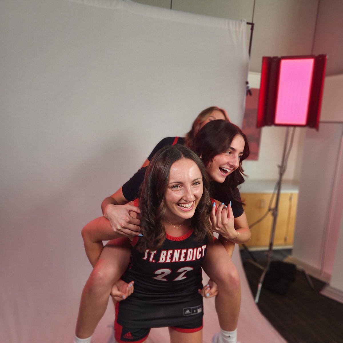CSB_Athletics's tweet image. Deja Vu!!! Hey Bennies! Day 3 of Media Day at @CSB_Athletics was packed with positive energy. Here is @CSBBasketball rocking.  The event included posed hype shots, team and class photos, head shots and a press conference. It was #Bennies fun!

#BenniePride