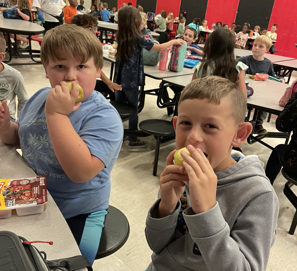 Today’s Crunch Heard ‘Round the Commonwealth was especially loud in our cafeteria! 🍎🍏🍎🍏