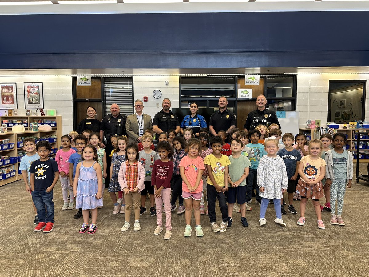 Had a blast with our littlest #lwesgators today at the <a href="/FultonCoSchools/">FultonCountySchools</a> community meeting. The kids were so cute, well behaved, and sang beautifully! Thank you <a href="/FultonZone7/">Dr. Crumbley</a> and <a href="/LaurenBusing/">Lauren Busing</a> for giving these kindergators the opportunity to shine! #fcsmusic <a href="/koperniak/">Matt Koperniak</a>