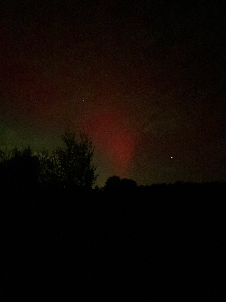 ToniLeese's tweet photo. #NorthernLights visible tonight 🤩 #Kent #UK https://t.co/H8D8e6RYv4