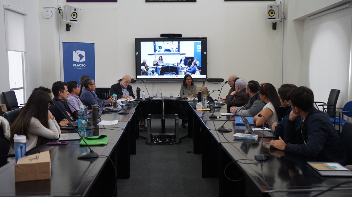 FLACSOec's tweet photo. 🌿 #SeminarioHistoriaAmbiental
Durante el Seminario Internacional "Historia Ambiental en América Latina: tramas, teorías y metodologías", que se realizó en FLACSO Ecuador del 7 al 10 de octubre, exploramos diversas perspectivas de la historia ambiental en la región. Con ocho conferencias magistrales y enriquecedores debates, abordamos temas como el clima, animales, ciudades, agua y mucho más. Este espacio de reflexión interdisciplinaria contribuye a repensar las relaciones entre humanos y lo no humano en un mundo en constante cambio.