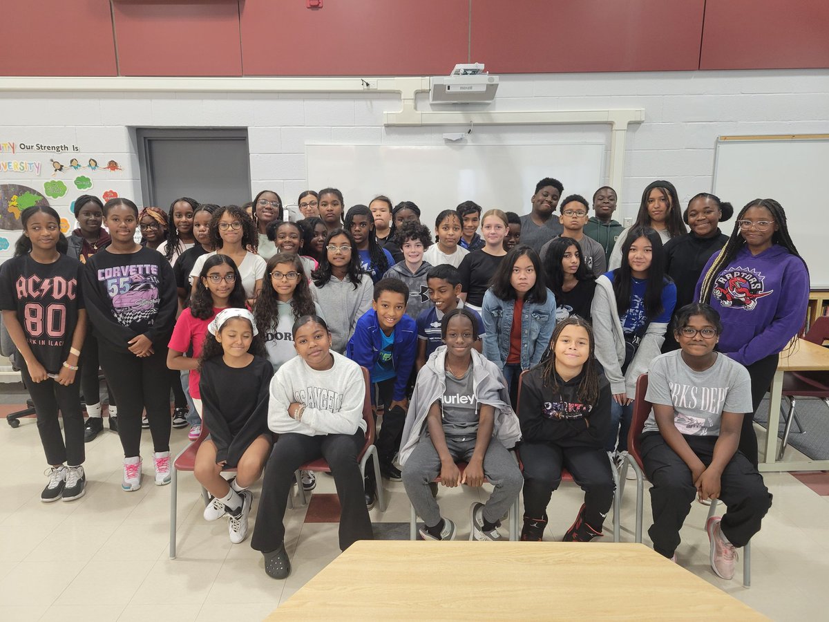 This year's Pizza Runners! These are the students who collect the pizza boxes from our parent council volunteers and deliver them to classes. They also help teachers distribute pizza to our students. Thanks <a href="/HCMaltonDPCDSB/">Holy Cross Malton</a> #avaitorleaders