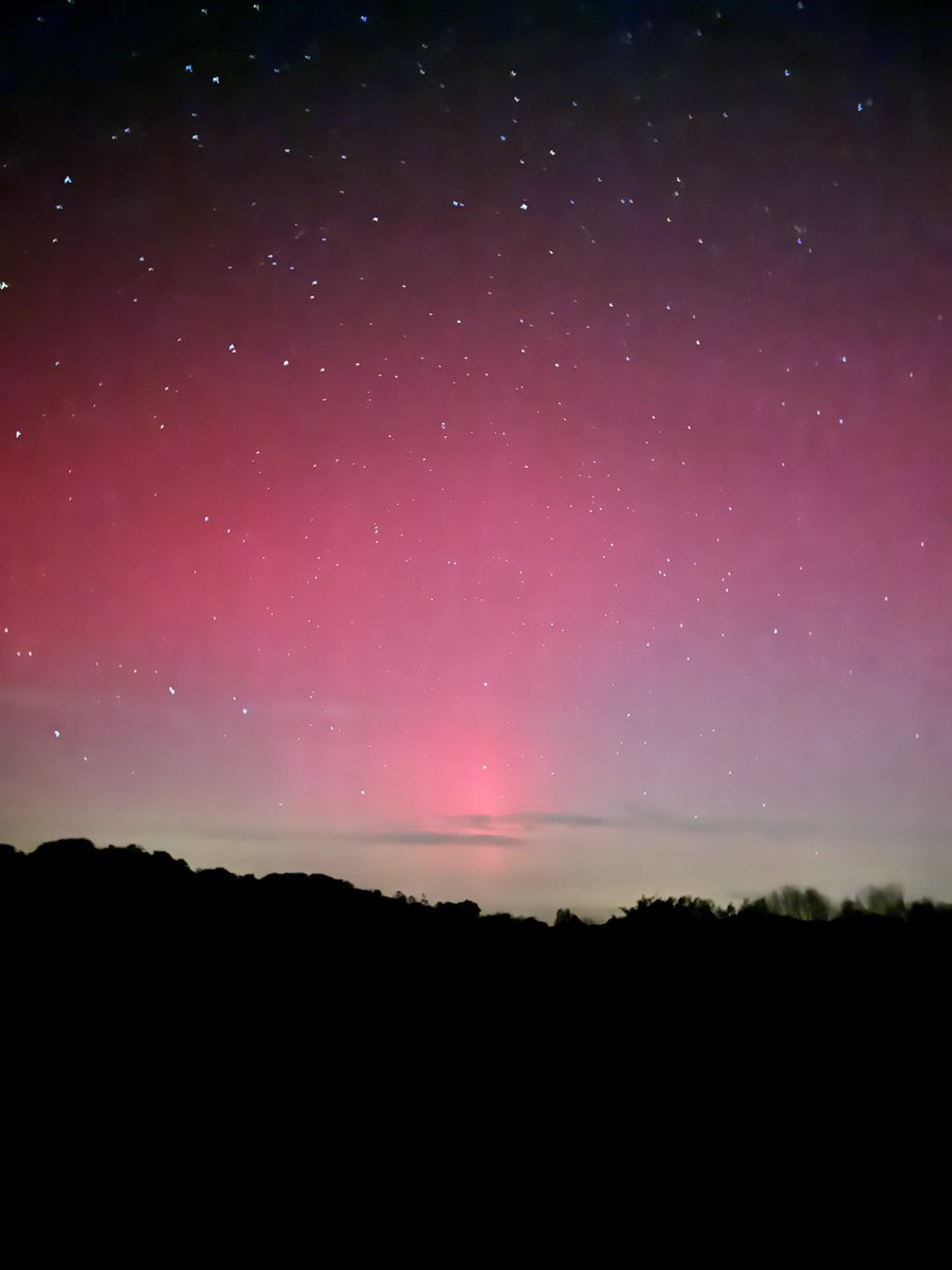 basque64130's tweet photo. Aurores boréales visible depuis de le pays basque #aurora https://t.co/oI9imZJHdP