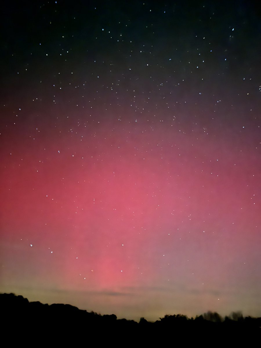 basque64130's tweet photo. Aurores boréales visible depuis de le pays basque #aurora https://t.co/oI9imZJHdP