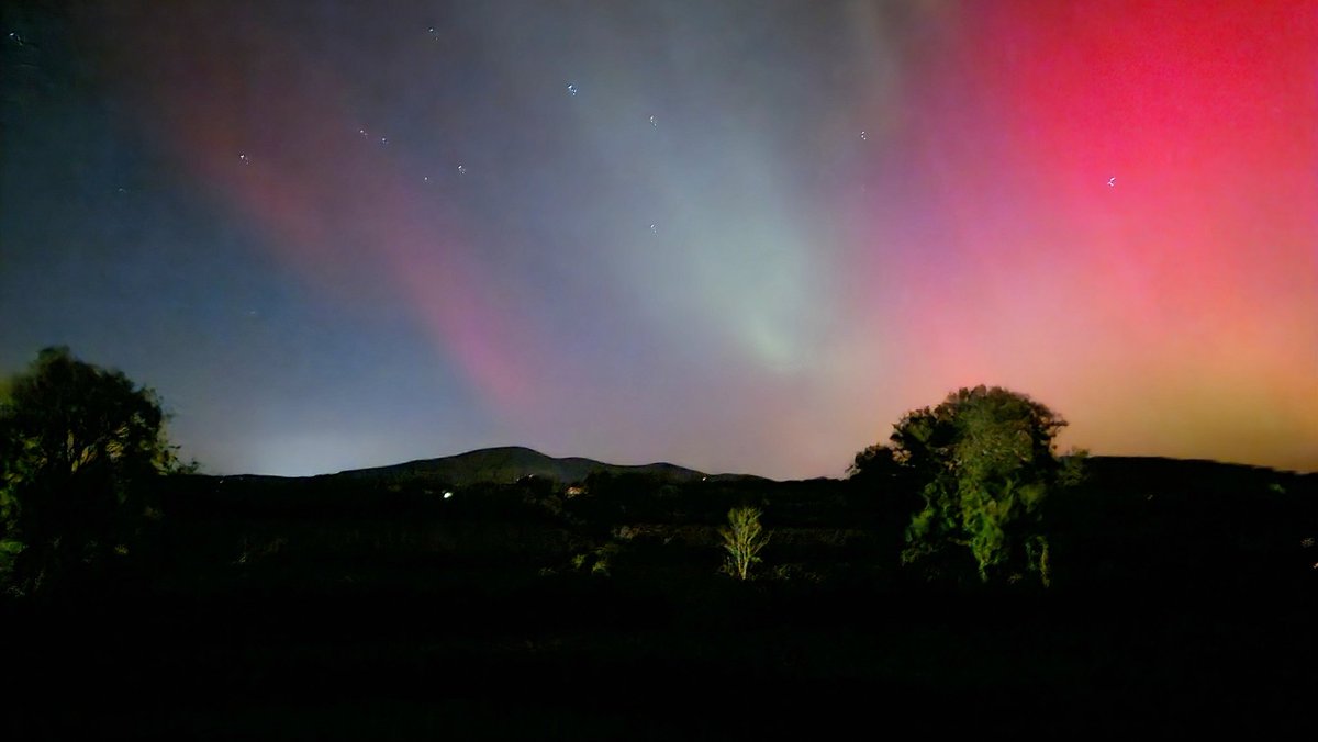 FionaPhelan9's tweet image. #northernlights #slievenamon #windgap