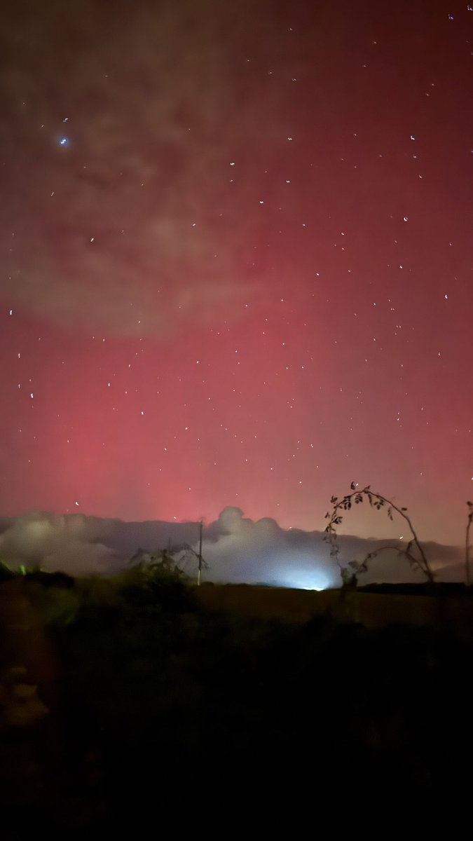 En direct depuis le nord de Dijon
#Auroraborealis #AuroresBoréales