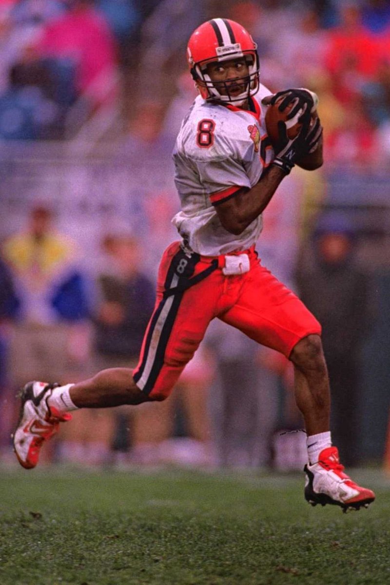 After a great conversation with coach <a href="/AMannicciCuse/">Aaron Mannicci</a> and 
<a href="/AlexKellyCuse/">Alex Kelly</a> I am blessed to announce I have received my first offer from the University Of Syracuse. #GoOrange 
<a href="/Screl39/">Delvin Batiste</a> <a href="/Coach_Iona/">Iona Uiagalelei</a> <a href="/DamienFootball_/">Damien Spartan Football</a> <a href="/JStew8/">James Stewart</a> <a href="/Realregular4/">Tim Willams IV</a> <a href="/premiumsportsla/">Premium Sports</a>