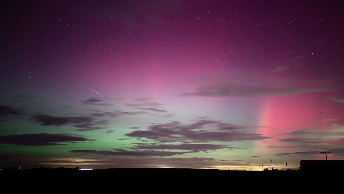 __alineo's tweet photo. Aurore boréale 
Beaugency, Loiret, France
Abandon cause nuages...
#Auroraborealis
@COMEA_sw @AurorAlpes @astropierre @EricLagadec @AssoMeteoCVDL https://t.co/dQ4qjHVhqI