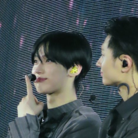 ☼ iz ☼ tweet media