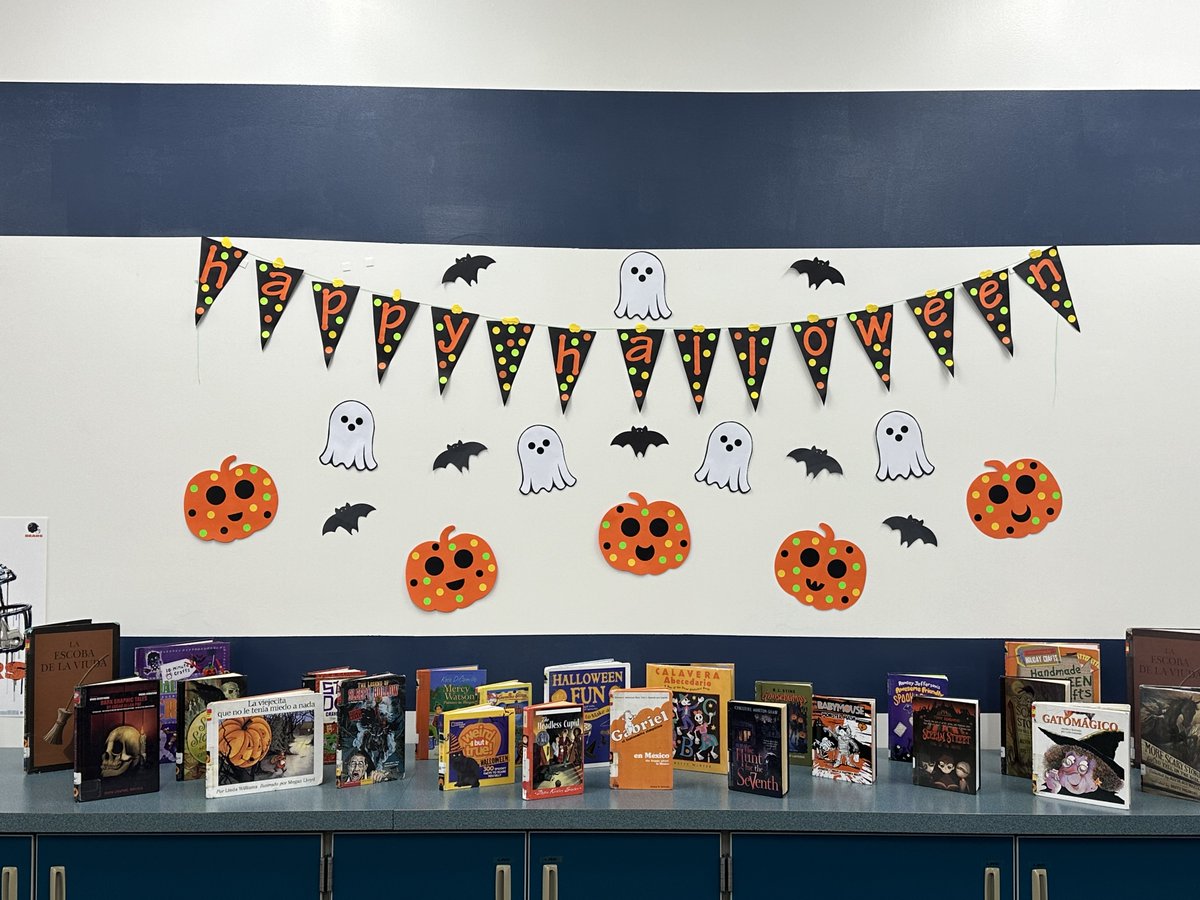 The Library is ready for Halloween.🎃