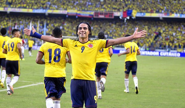Bacca, Muriel, Duván Zapata, Borré, Roger Martínez, Borja, y ahora Córdoba. Todos lo han intentado, pero ninguno ha llenado el vacío que ÉL dejó. Y ustedes quieren menospreciarlo.
