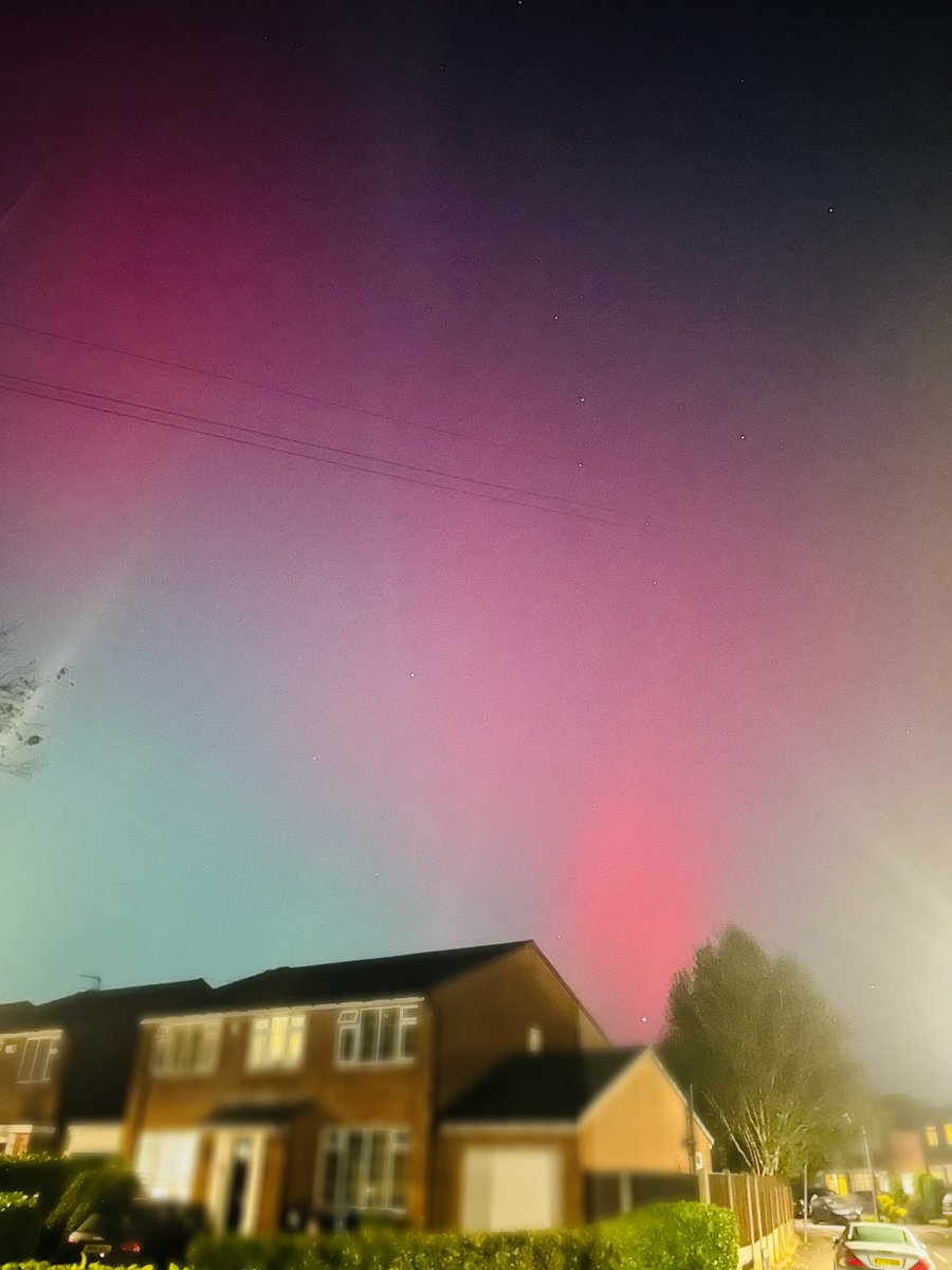 The Northern Lights…finally! An absolute light show in Cheshire <a href="/VirtualAstro/">VirtualAstro</a> #northernlights #cheshire #starsandskies 😍🙌🌌