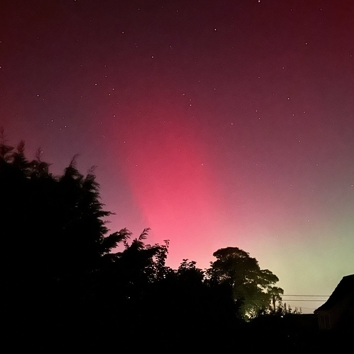 The_Doves's tweet photo. Pretty skies tonight 

#suffolk #Auroraborealis https://t.co/fyb8bVfs88