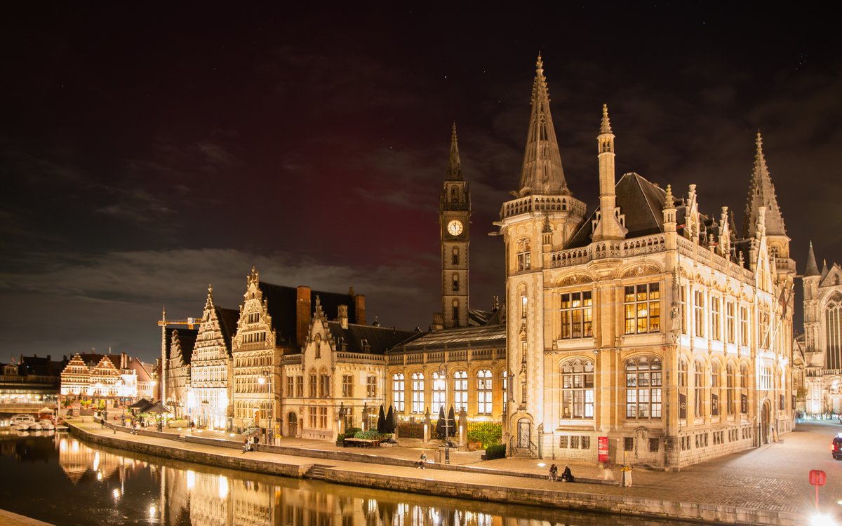 I can say I saw the #Auroraborealis in #Ghent centrum! Incredible experience. Sweet memories from Finland come to mind. #northenlightinbelgium