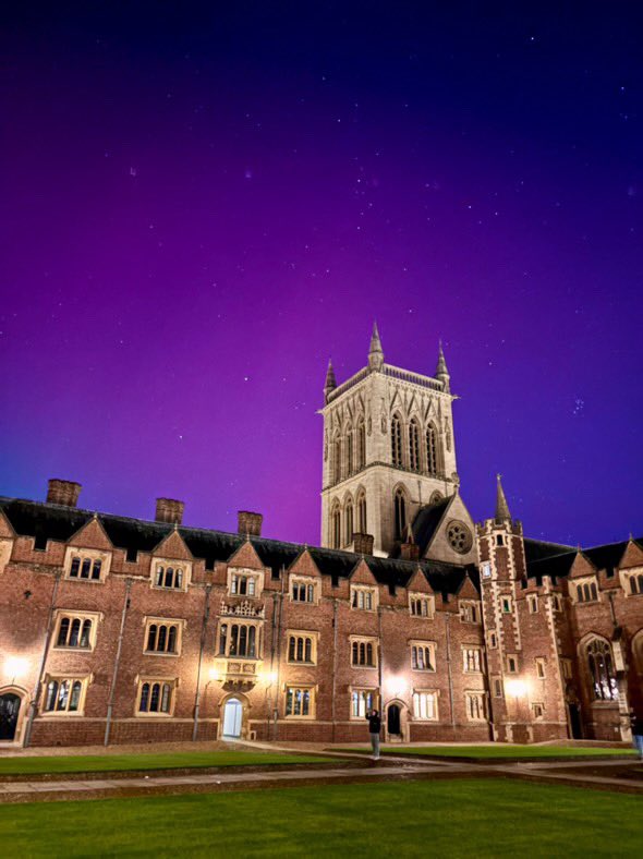 Northern Lights making the start of Michaelmas Term even more magical than usual. 

#thisisjohns #northernlights #Auroraborealis 

📸 Florrie Clark