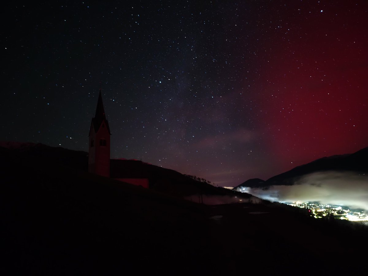 Sonja Hartl (@sonjahartl7) on Twitter photo #Auroraborealis at Eastern Tyrol close to Sillian #Auroraborealis at Eastern Tyrol close to Sillian