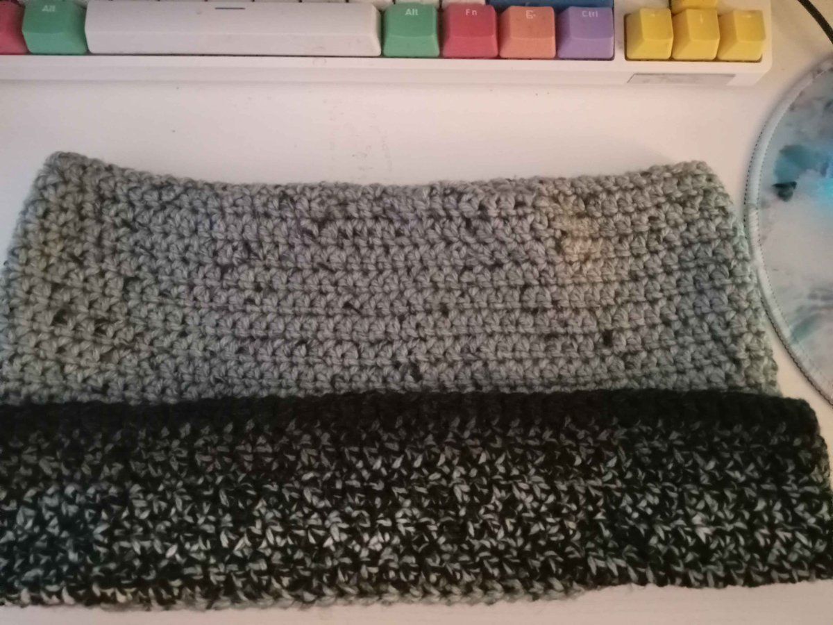 Deeum's tweet image. Behold my first

cat ear beanie.