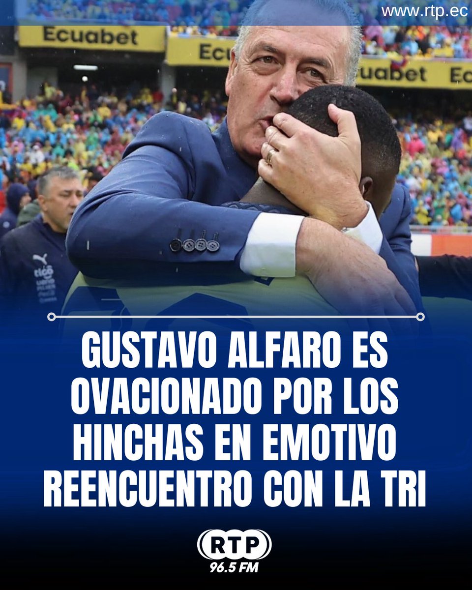 RtpEcuador's tweet image. El exDT de Ecuador, #GustavoAlfaro, fue ovacionado por los hinchas al ingresar al estadio #RodrigoPazDelgado, previo al partido contra #Paraguay. 

El argentino se abrazó con los jugadores de la #Tricolor, en un emotivo momento que fue aplaudido por los fanáticos, reconociendo su…