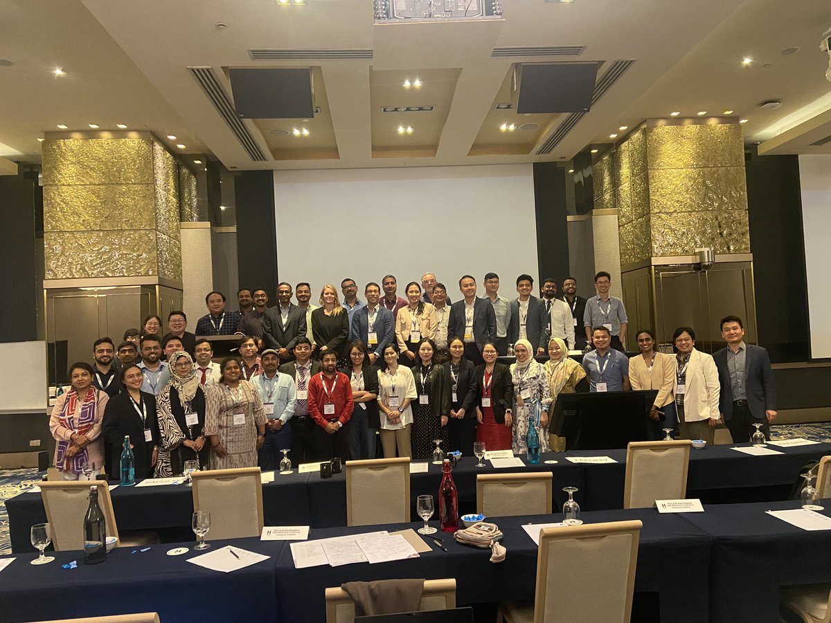a125ee's tweet photo. Fabolous, interactive, and fruitfull discussion in 2 days ESMO advance course On ADC focus on lung and GU cancer @myESMO @peters_solange @ravikanesvaran @DrDarrenPoon https://t.co/lkIxATIY56