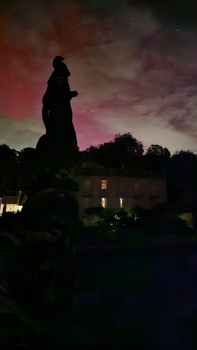 Iford Manor (@ifordmanor) on Twitter photo Britannia on the ancient bridge at Iford near Bath, enjoying the view of the aurora tonight. <a href="/BBCWiltshire/">BBC Wiltshire</a> <a href="/BBCNews/">BBC News (UK)</a> <a href="/BathEcho/">Bath Echo</a> <a href="/SomersetLive/">Somerset Live</a> #northernlights #Auroraborealis Britannia on the ancient bridge at Iford near Bath, enjoying the view of the aurora tonight. <a href="/BBCWiltshire/">BBC Wiltshire</a> <a href="/BBCNews/">BBC News (UK)</a> <a href="/BathEcho/">Bath Echo</a> <a href="/SomersetLive/">Somerset Live</a> #northernlights #Auroraborealis