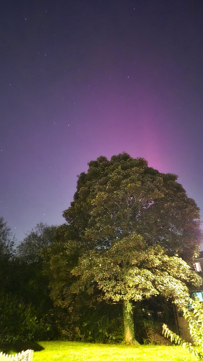 I've been to Iceland. I've been to Denali State Park in Alaska, near to the highest peak in Northern America. And I saw my first glimpse of the #NorthernLights at the end of my street in the middle of the West Midlands 🙃 Bonkers.
