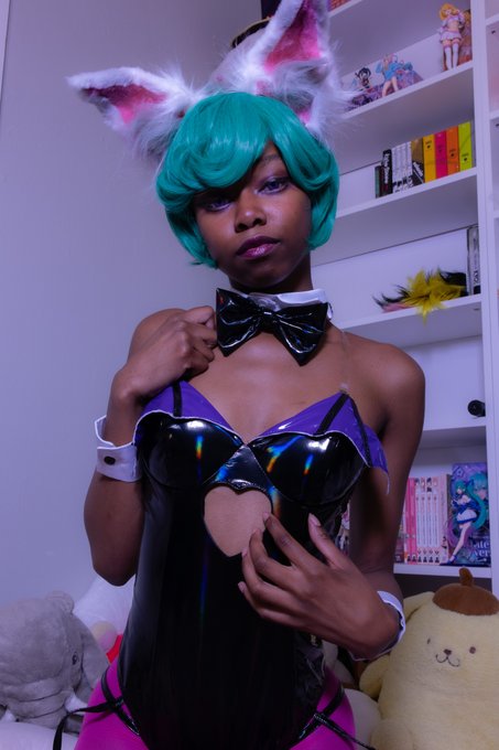 1 pic. You think Viego will like this outfit, Shadow? (¬_¬ )? https://t.co/QiUFGX4lQf