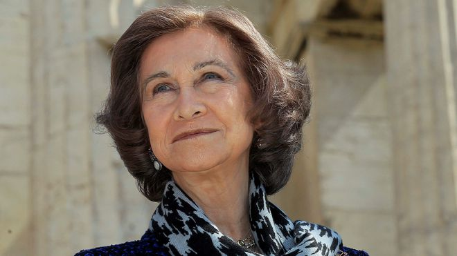 mlalanda's tweet photo. En mi opinión, en la vida pública española, solo existe una persona cuyo comportamiento ha sido impecable y su dignidad insuperable a lo largo de los años. Una persona que sigue sirviendo a la sociedad a pesar de los pesares y de su propia edad.
La reina Sofía. Admirable https://t.co/xRHJPIXwuu