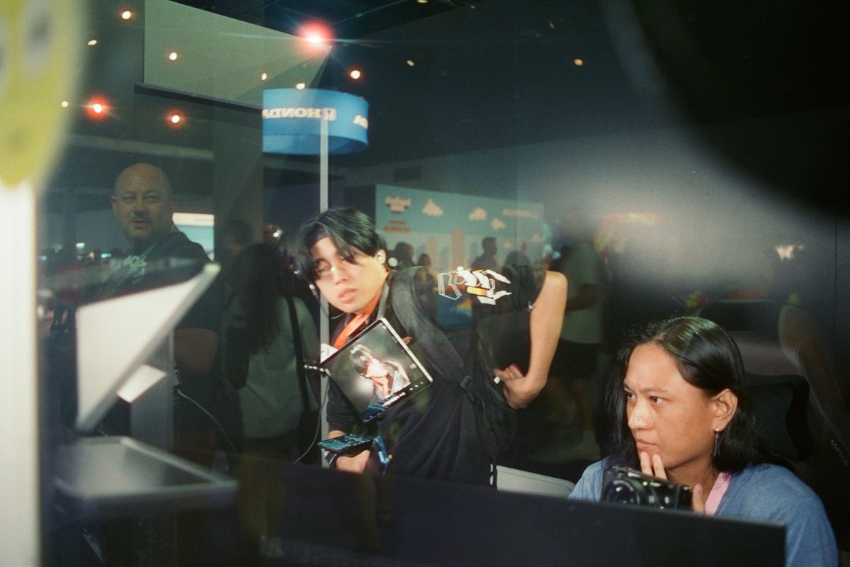 musclehawk_'s tweet photo. Some film shots from @TwitchCon of @CapriSunnPapi @bbjessTTV @nuttylmao @TheSushiDragon @BenJammins https://t.co/UTnc6EYH2p