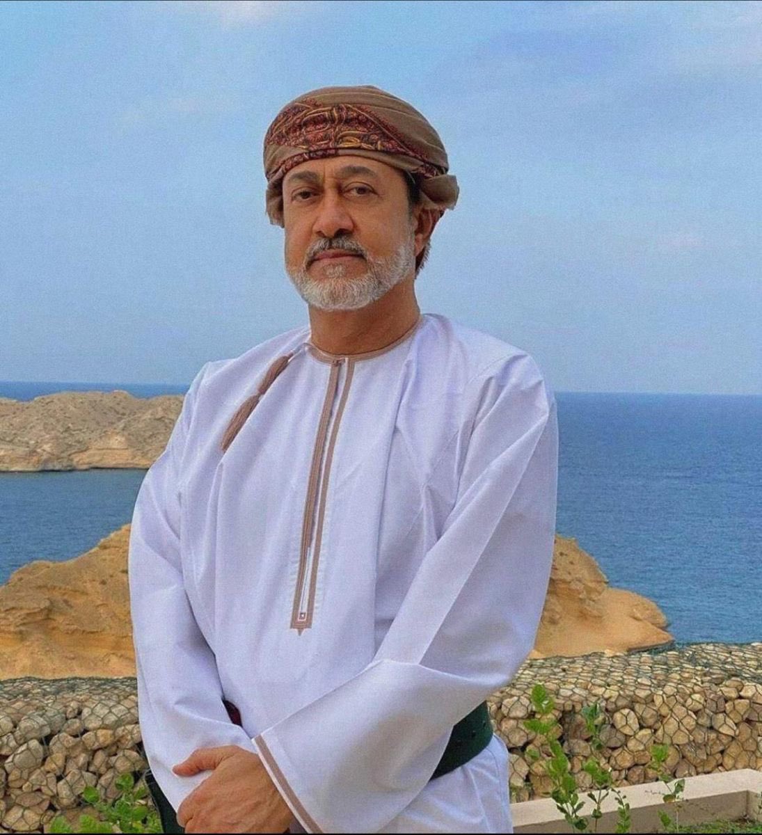 اللهم احفظ سلطاننا #هيثم_بن_طارق بحفظك
وأمده بالصحة والعافية والعمر المديد
وحفّه بعنايتك ورعايتك 🌿🩶