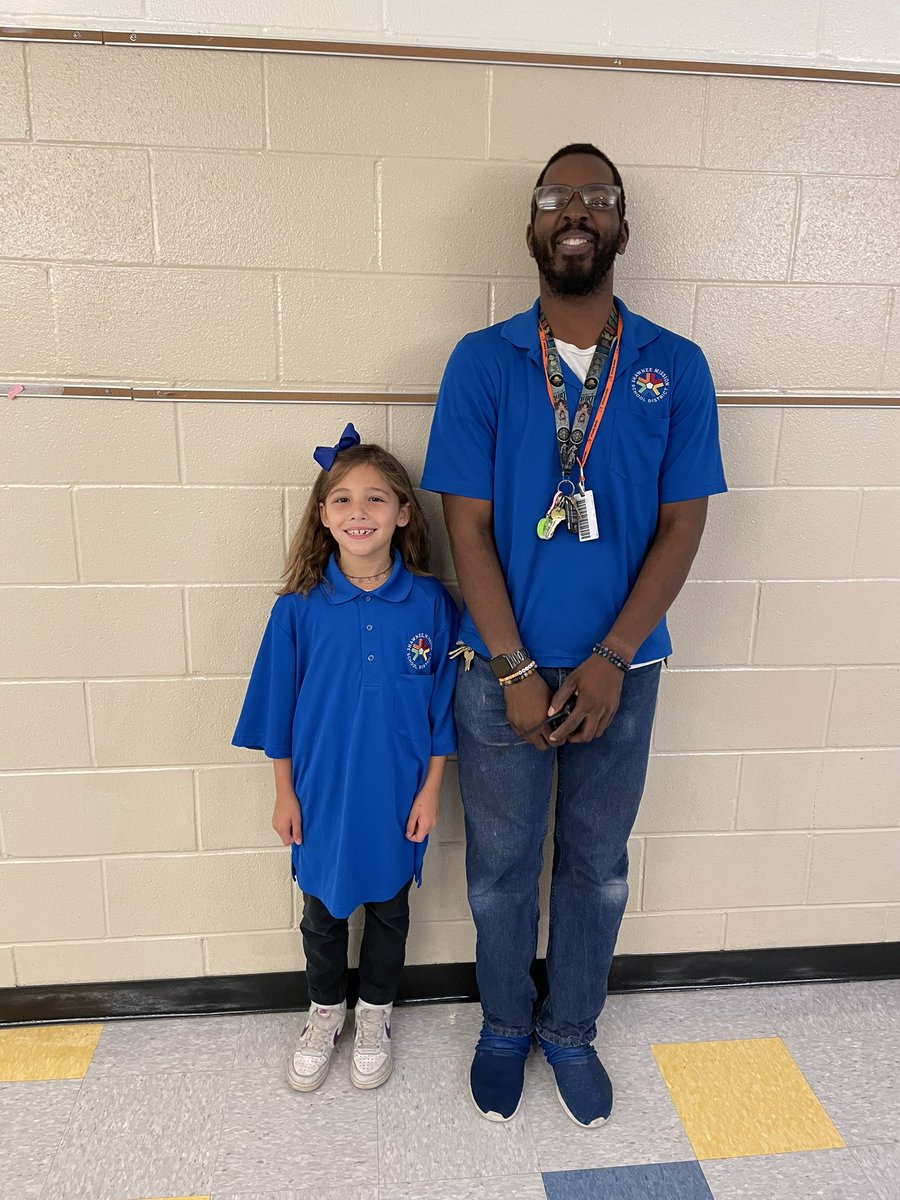 theSMSD's tweet photo. 👯Twin Day? or Mr. Pierce Day?! @SunflowerSMSD custodian, Mr. Pierce, let students borrow his work shirts so they could twin with him! These relationships are invaluable and we're so grateful to teammates like Mr. Pierce who bring our schools together! #YouBelong | #ALLinSMSD https://t.co/ZHWvLq6ZDB