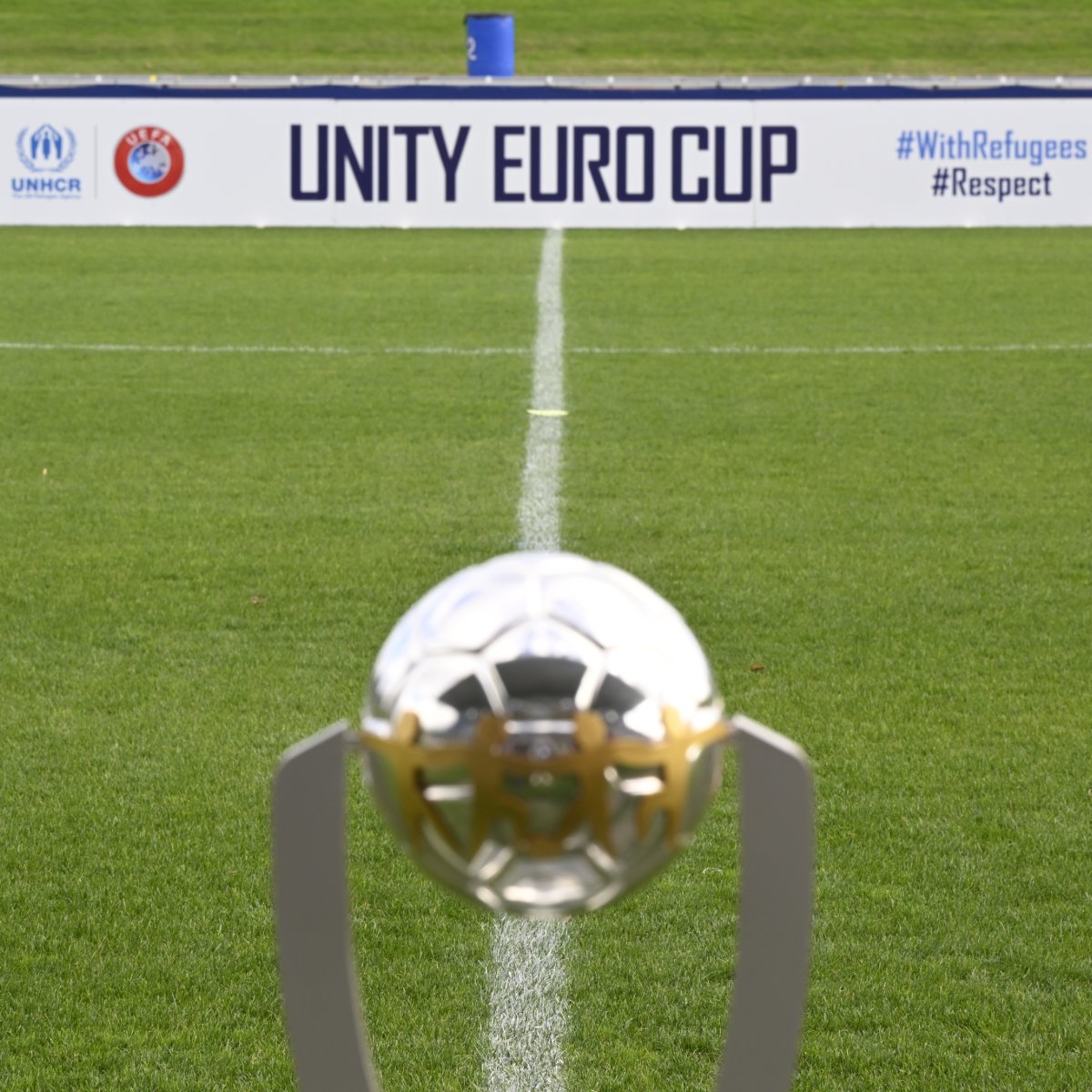 DFB's tweet photo. More than a game! 
16 Teams, bestehend aus Flüchtlingen sowie einheimischen Spieler*innen, kamen heute beim #UnityEUROCup in Nyon zusammen. 
Der DFB wurde beim Turnier vom @FCMotorNBGDSued vertreten.🤝 Der Titel ging an Lettland. Herzlichen Glückwunsch! 👏

📸 @UEFA https://t.co/QjT38jCl6l