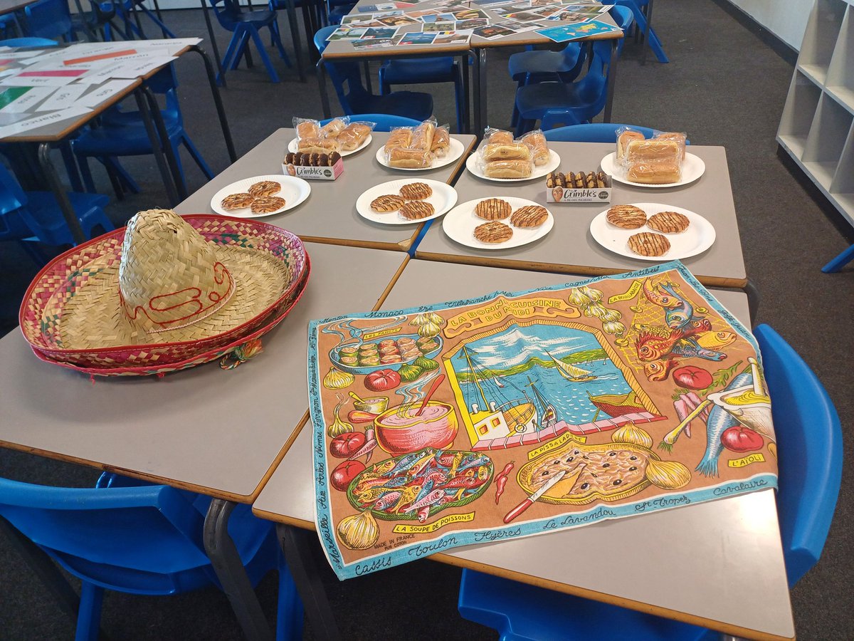 OACarlton_MFL's tweet photo. We had lots of fun tonight!!! The photo booth we created in 'MFL Manos Creativas' was a success and the French and Spanish food even more!!! 😉
Thank you for a great night!!! Keep loving languages!!! 🇫🇷❤️🇪🇸
#mflcarlton #carltonmfl #languagesarefun #welovemfl https://t.co/glw4GIT2nY