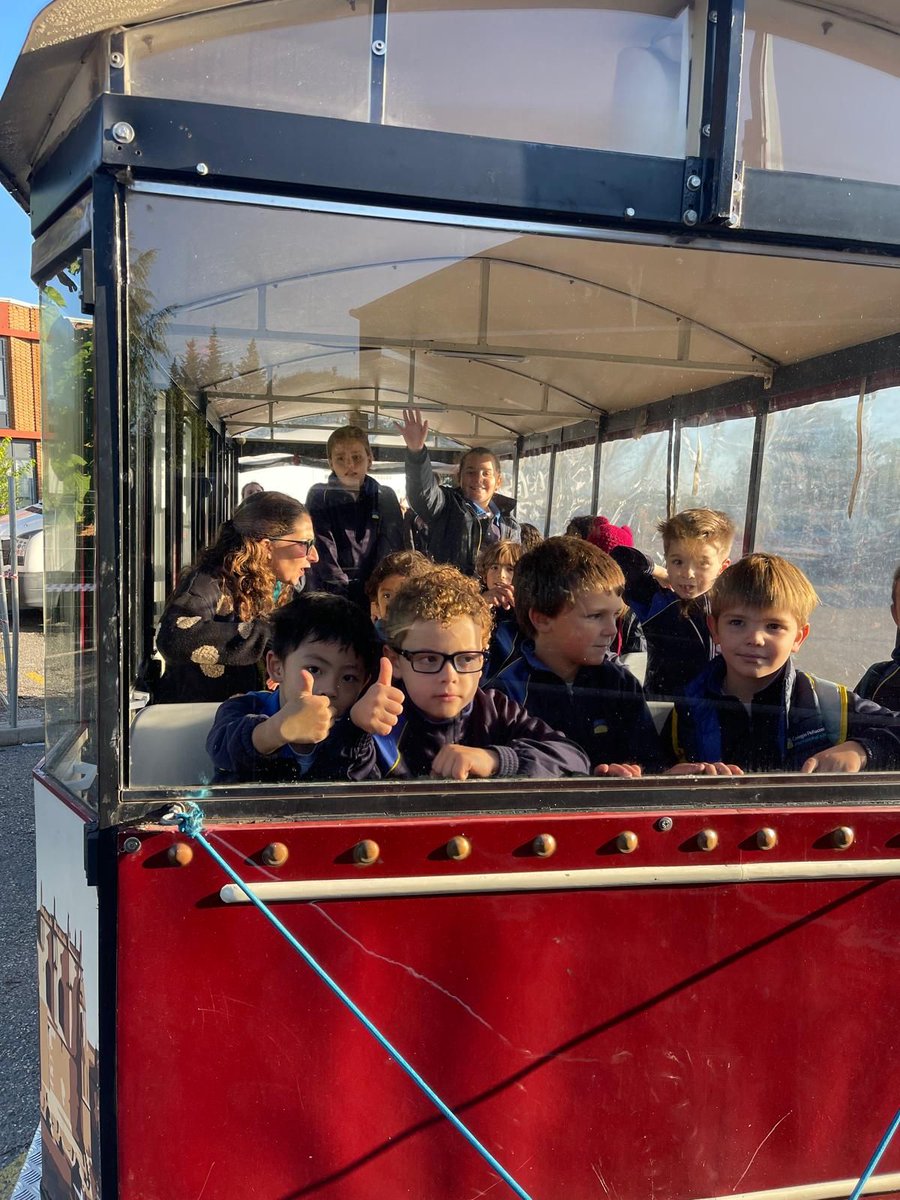 CIPenacorada's tweet image. 🚂✨ Después de nuestra visita a Lactiber, nos hemos subido al tren turístico de León para recorrer los lugares más emblemáticos de nuestra ciudad. ¡Un día lleno de aprendizaje y diversión! #ExcursiónEscolar #León #TrenTurístico #DescubriendoLeón