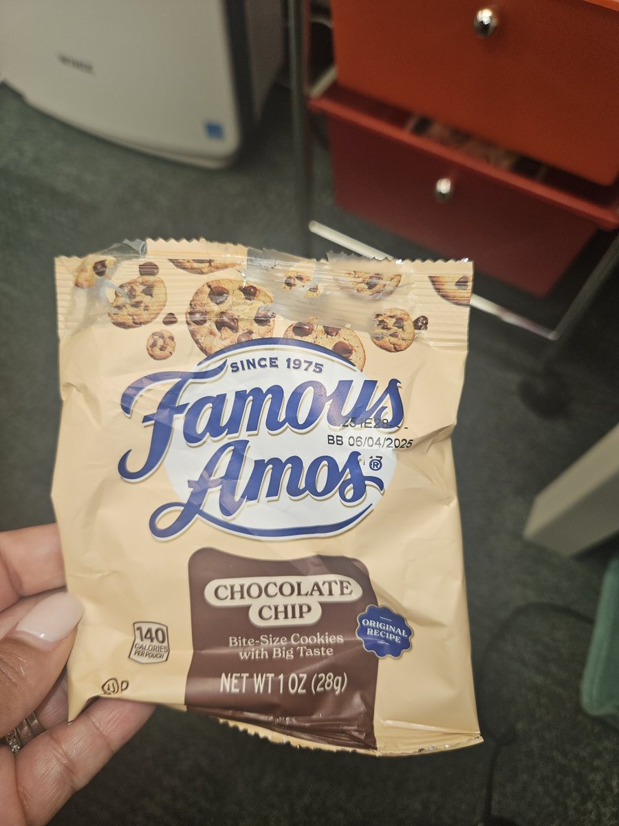 Jennifer Butler (@mrsjrbutler) on Twitter photo When a student joins in on the staff appreciation and makes my day! Thank you for my fave cookies! I've never taught him directly, but we've impacted each other lives through our many connections around TES. <a href="/TimberlineNews/">Timberline Elementary School</a> #tesleads <a href="/isotelo_TES/">Irene Sotelo</a> When a student joins in on the staff appreciation and makes my day! Thank you for my fave cookies! I've never taught him directly, but we've impacted each other lives through our many connections around TES. <a href="/TimberlineNews/">Timberline Elementary School</a> #tesleads <a href="/isotelo_TES/">Irene Sotelo</a>