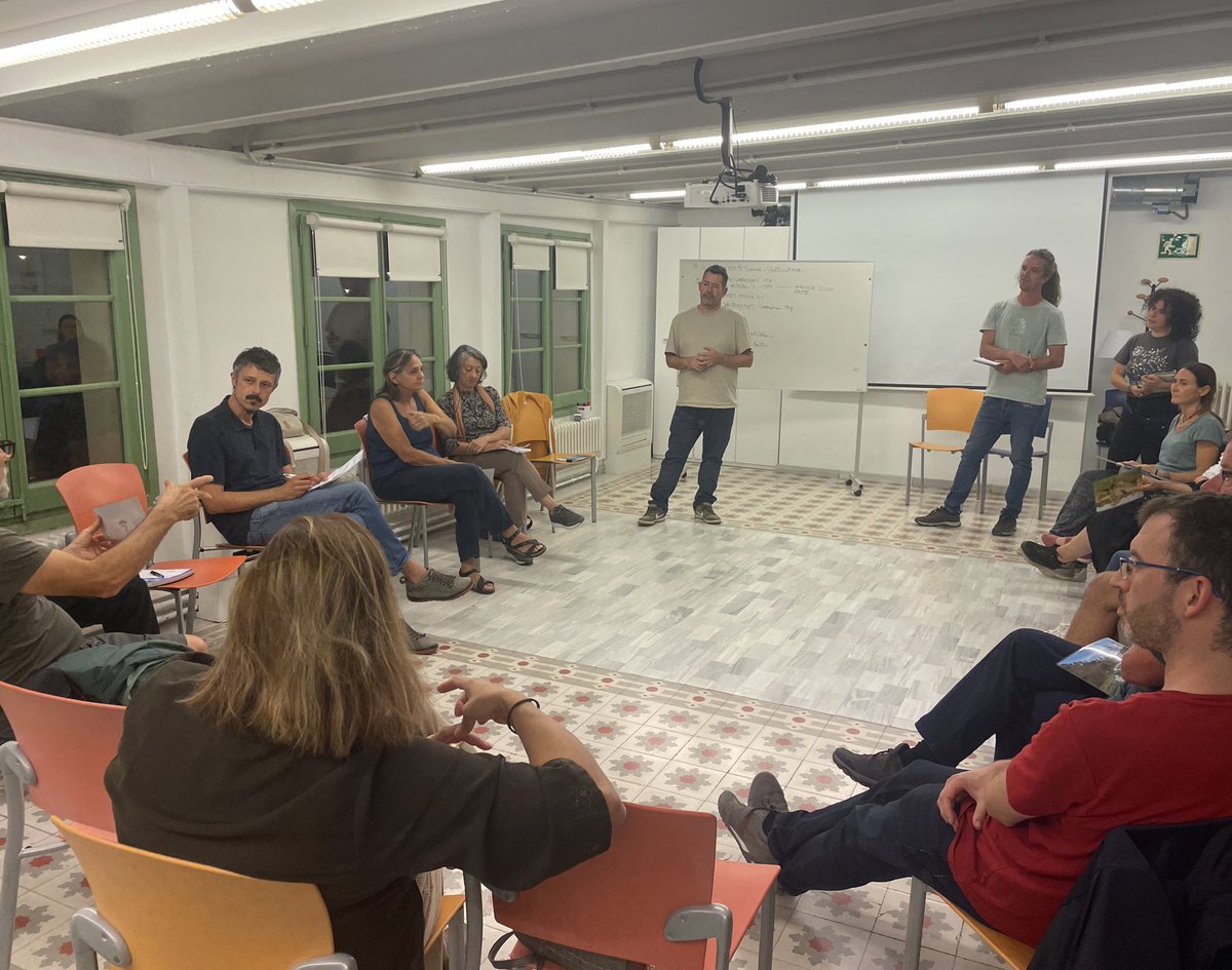 Poc a poc van prenent forma les iniciatives sorgides de les necessitats i inquietuds veïnals! 
🧑‍🌾Tot un èxit aquesta primera trobada de la xarxa d’horts de Sarrià i Vallvidrera

👉diarieljardi.cat/comunalitat-la…