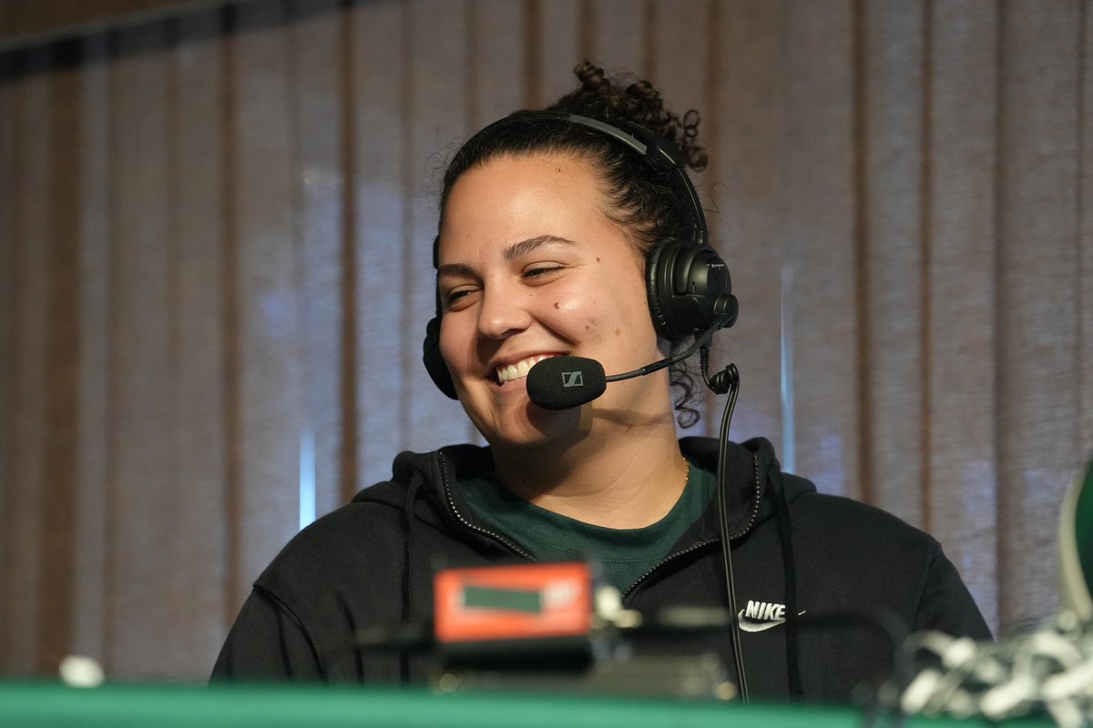 Another great radio show! Hearing Akasha talk about her plans for the future, listening to Maddie talk about her experiences as a young coach. I'm thankful to have the platform that allows me to shed light on the amazing women who make up our program.

#gogreen
#servegrowhonor