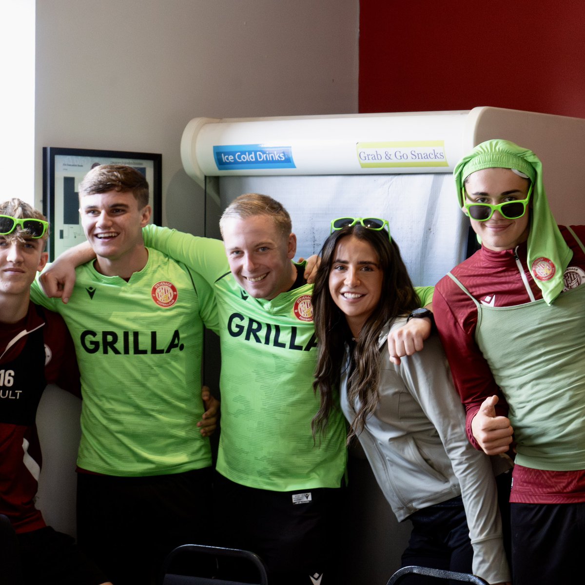 StevenageFC's tweet image. Today is #WorldMentalHealthDay. 

Players &amp;amp; staff from across #StevenageFC marked the occasion with a ‘Tea &amp;amp; Talk’ afternoon to pause and chat while wearing green to spread the message. 

It’s ok to not be ok. Talk about your mental health. ❤️