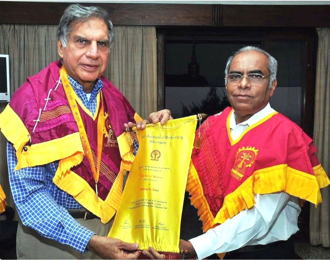 IIT Kharagpur🇮🇳 (@iitkgp) on Twitter photo It is with profound sadness that <a href="/IITKgp/">IIT Kharagpur🇮🇳</a> bids adieu to Shri Ratan Tata, a visionary industrialist & philanthropist, who left an indelible mark on India & the world. It was indeed a moment of pride, when <a href="/IITKgp/">IIT Kharagpur🇮🇳</a> felicitated him with DSc. Honoris Causa in the year 2004. It is with profound sadness that <a href="/IITKgp/">IIT Kharagpur🇮🇳</a> bids adieu to Shri Ratan Tata, a visionary industrialist & philanthropist, who left an indelible mark on India & the world. It was indeed a moment of pride, when <a href="/IITKgp/">IIT Kharagpur🇮🇳</a> felicitated him with DSc. Honoris Causa in the year 2004.