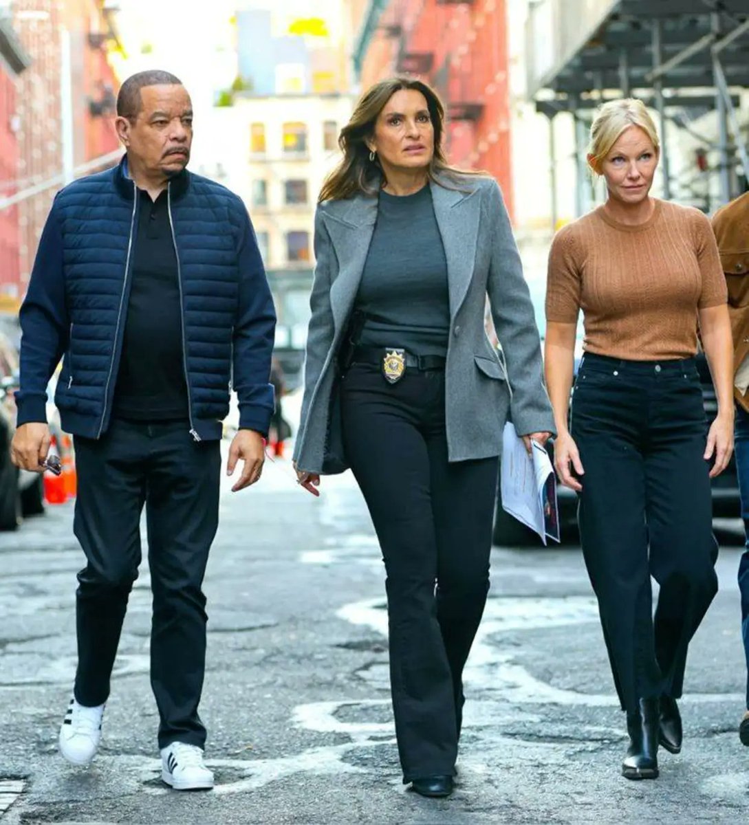 NBCSVU_fans tweet picture