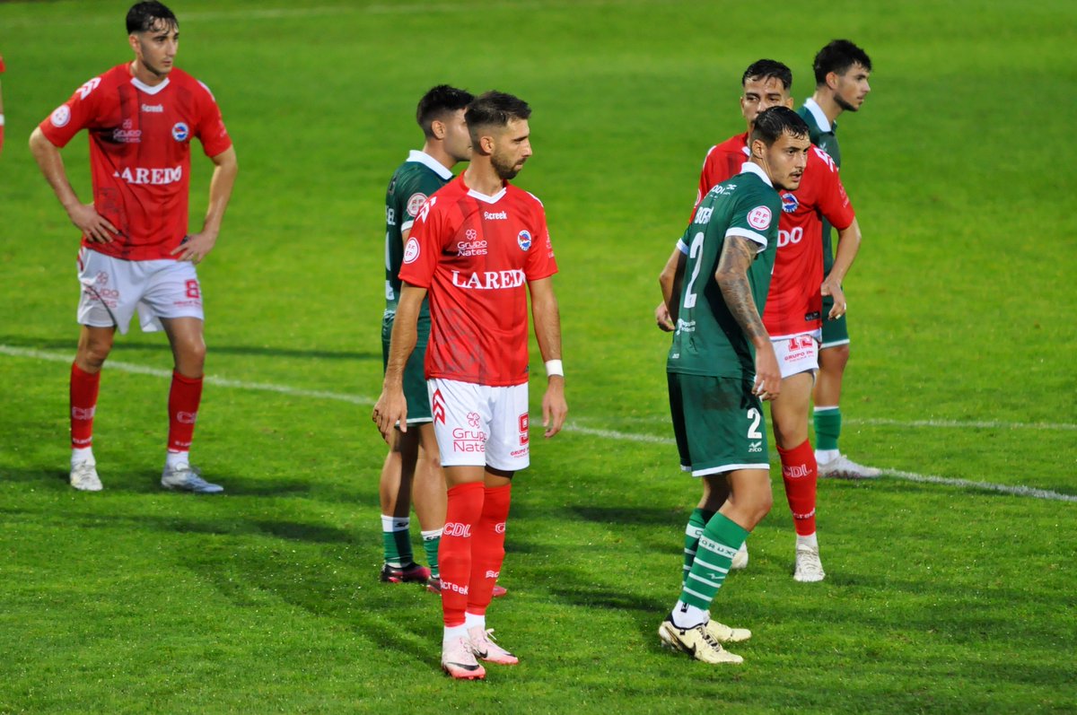 CDLaredo's tweet image. 😀 ¡𝐄𝐥 𝐪𝐮𝐞 𝐟𝐚𝐥𝐭𝐚𝐛𝐚!

El pasado sábado ante el Coruxo, 𝐈𝐯á𝐧 𝐀𝐫𝐠𝐨𝐬 se estrenaba esta temporada.

🫂 ¡𝐓𝐞 𝐞𝐜𝐡á𝐛𝐚𝐦𝐨𝐬 𝐝𝐞 𝐦𝐞𝐧𝐨𝐬, 𝐜𝐚𝐩𝐢!

#CDLaredo #SegundaRFEF #SegundaFederación #2RFEF