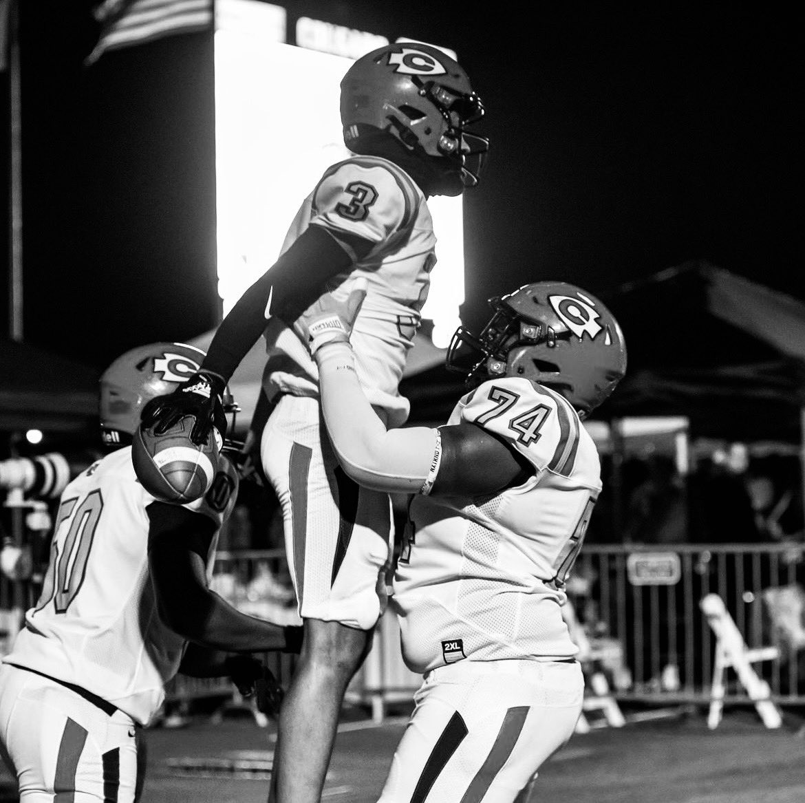 mid szn highlights 
29 catches 
427 yards
3 tds
@B2_Barham <a href="/CoachJayCole/">Jarvis J. Cole</a> <a href="/LSUFBrecruiting/">LSU Football Recruiting</a> <a href="/gobigrecruiting/">Go Big Recruiting</a> @_USMrecruiting <a href="/MacCorleone74/">Rion (Ree-un) Young</a> <a href="/_donovantate/">D. Tate</a> <a href="/coach_Hoskins94/">Mark Hoskins</a>