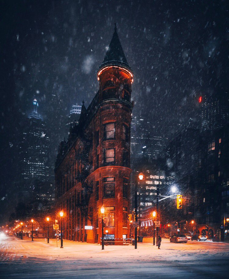 boravsbora's tweet image. frozen nights in toronto…