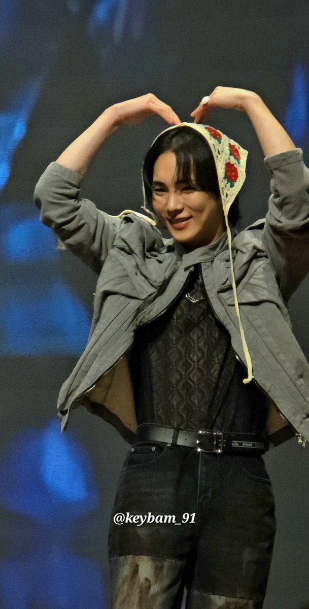 helibum23's tweet photo. kibum going to the fansign today wearing his stage outfit with his hair and make up done the same way even tho there was no music show just for fans god I love him https://t.co/GfDLgPOCna