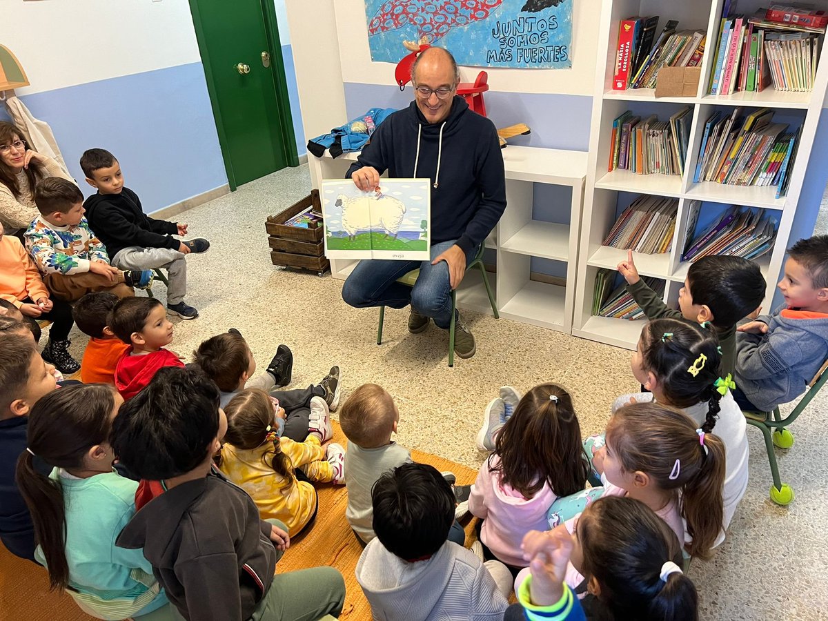 CeipLazarillo's tweet photo. Comenzamos con la actividad de lectura: YO NO ME LIBRO, ¿Y TÚ?Conocemos todo sobre las montañas de la mano de nuestro vecino Miguel de Cáritas. 

¿Quién se anima a venir a contarnos otro? https://t.co/wvtDV9yfIU