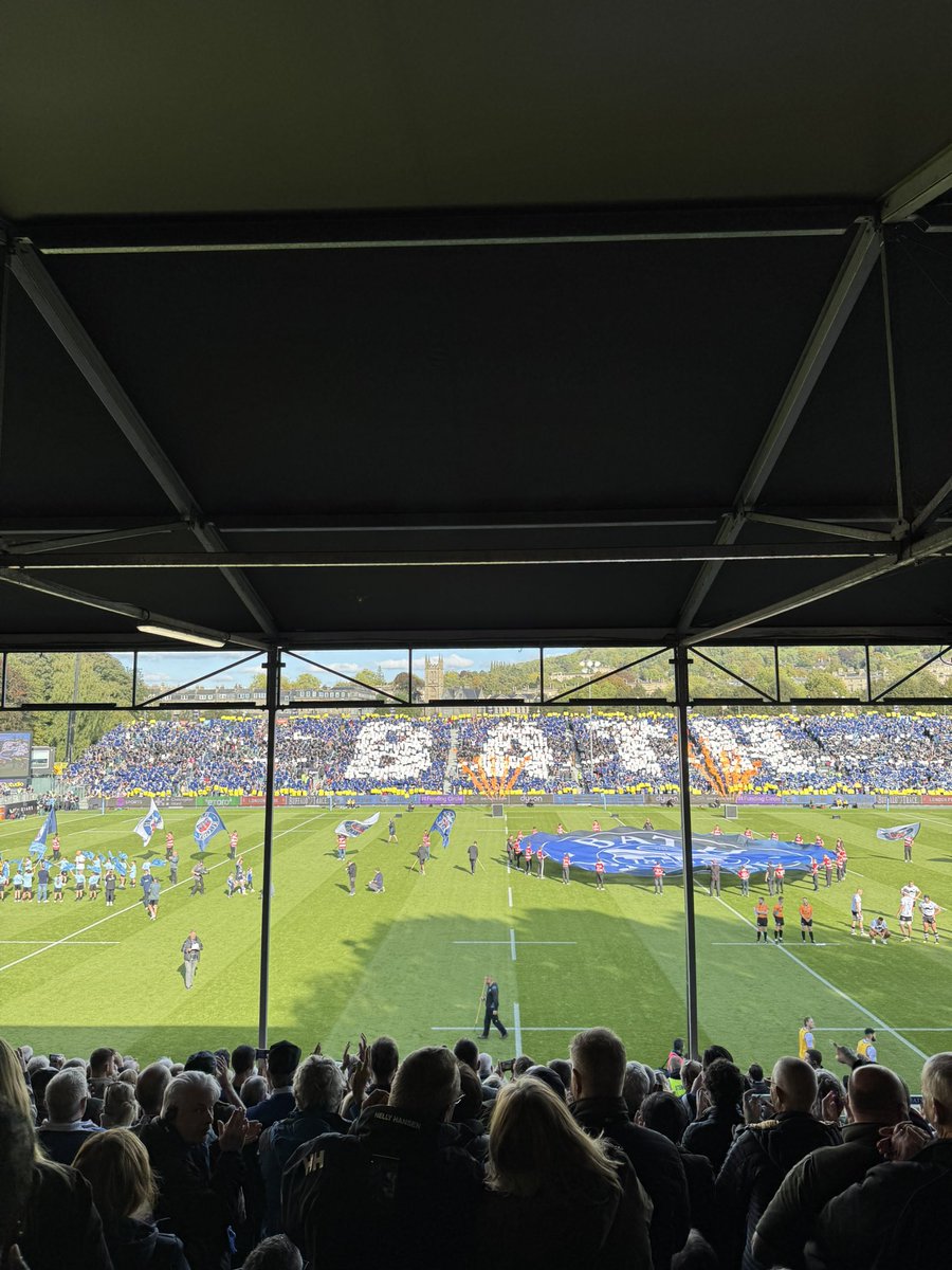 MollyStephens_'s tweet image. 4 grounds. 2 weekends.

⚽️ 📍Kassam Stadium: Oxford v Burnley
⚽️ 📍 Swansea. com Stadium: Swansea v Bristol City
🏉 📍The Rec: Bath Rugby v Bristol Bears
⚽️ 📍Ashton Gate: Bristol City v Cardiff

#BBCFootball @5livesport #BBCFinalScore