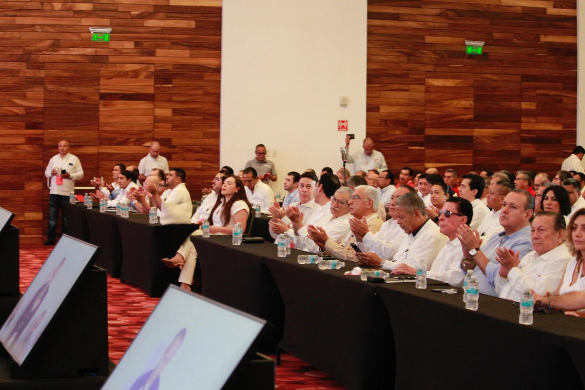 #PrimeroElObrero | ¡Se inaugura con éxito el 4° Congreso de las Comisiones Consultivas Regionales de la @DSTInfonavit en Puerto Vallarta, Jalisco! 🎉🏠