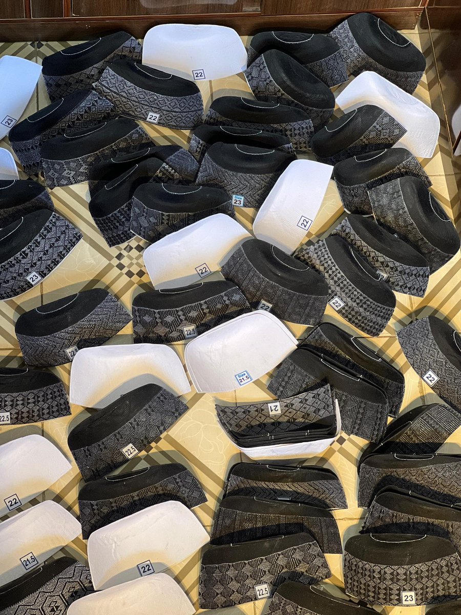 Baffarh_'s tweet image. WHITE & BLACK MARAFIYA CAPS🧶
8,000 per head 🏷️
Dm or 📞 08067613449
Available sizes (21-23.5)
Delivery: worldwide 🌍✈️🚚
Shop no 47: second floor new dan aggo plaza opposite uba bank kantin kwari market Kano.