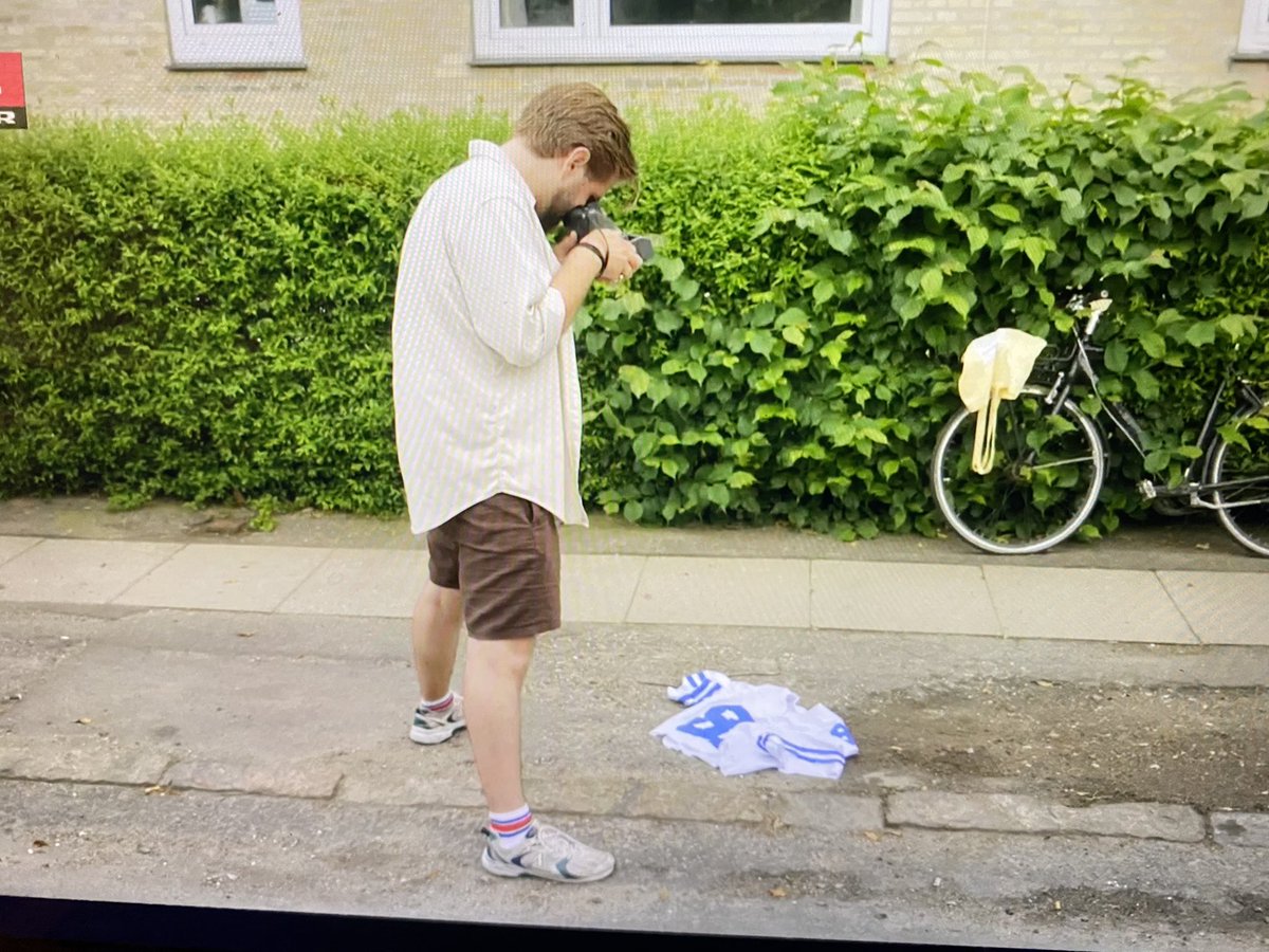 Jeg vidste slet ikke at Søren gik i 2. G og var igang med sit billedkunst projekt … 
#TueOgTonysTvKlub