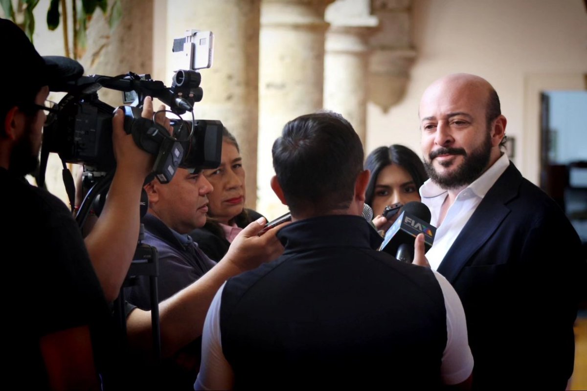 MarcoValerioGDL's tweet photo. Muy contento de realizar la entrega de dos Distintivos de #LactanciaResponsable al Congreso del Estado de Jalisco, @LegislativoJal.

Extiendo una felicitación por ofrecer un espacio seguro para las prácticas correctas de la lactancia materna en el centro de trabajo. https://t.co/L21p7VNJIS
